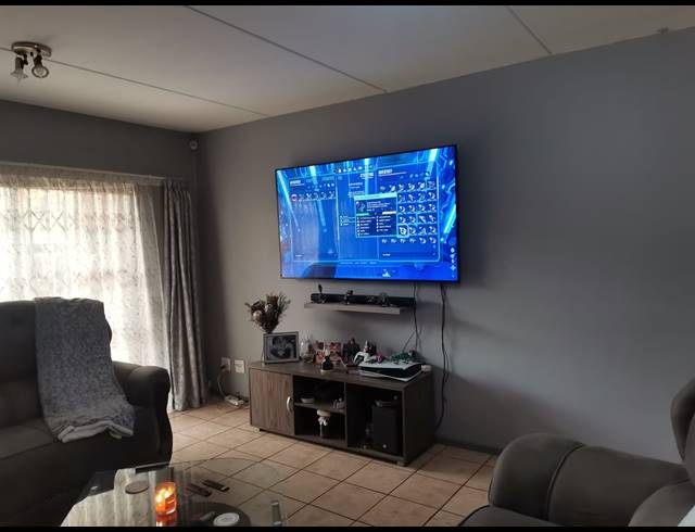 2 BEDROOM SECTIONAL TITLE FOR SALE IN SONNEVELD